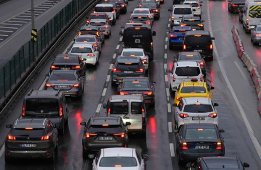 İstanbul trafik yoğunluğu yüzde 90'a ulaştı! Adım adım ilerliyor