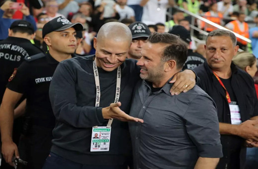 Okan Buruk bu sefer gözünü Alex'in öğrencisine dikti!