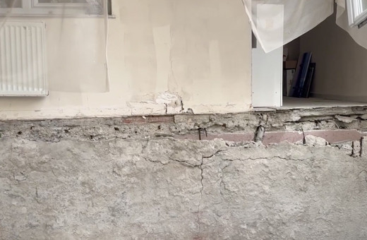 İstanbul'd bir evin balkonu çöktü!