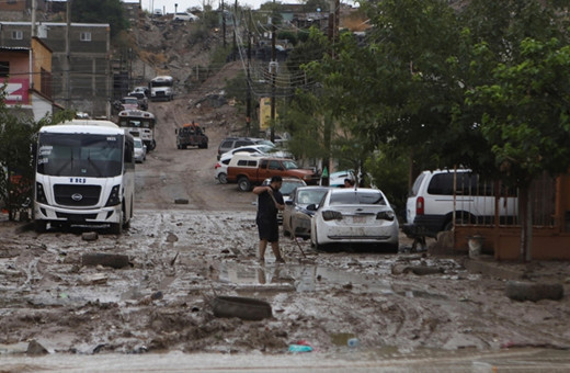 Şiddetli yağışlar nedeniyle 42 kişi hayatını kaybetti
