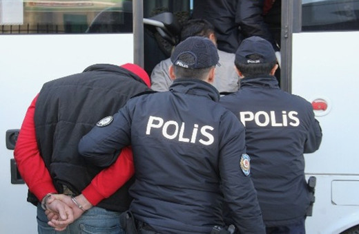 Bursa'da uyuşturucu ele geçirilen araçtaki 2 kişi tutuklandı