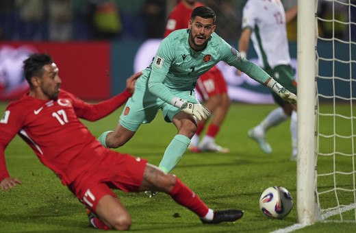 Fenerbahçe'de İrfan Can Kahveci ve Cenk Tosun'un neden kadro dışı kaldığı belli oldu