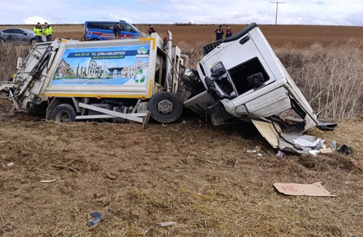 Tekirdağ'da çöp kamyonu devrildi, 3 işçi yaralandı