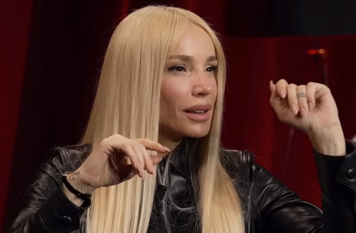 Sahnedeki cesur tarzıyla bilinen Gülşen bu defa bambaşka! O kıyafet herkesi dumura uğrattı