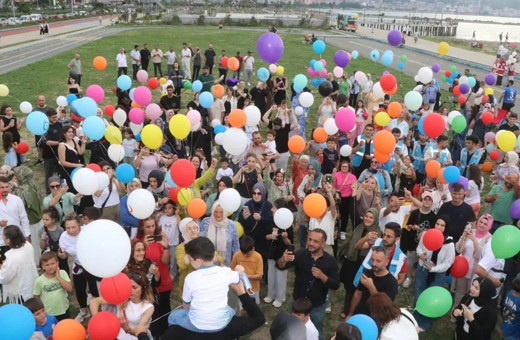 Sakarya'da kanseri yenen 8 yaşındaki çocuk için balonlar uçuruldu...
