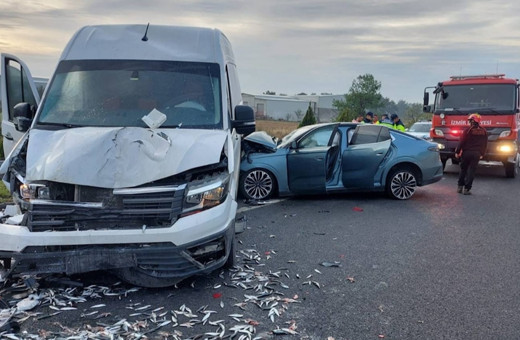 İzmir'de zincirleme trafik kazası! 1 ölü, 4 yaralı