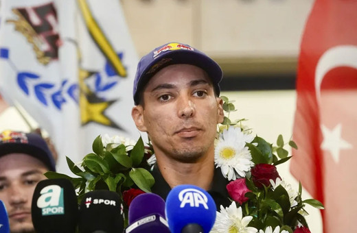 2025 Dünya Superbike'ta üçüncü kez şampiyon olan Toprak Razgatlıoğlu yurda döndü