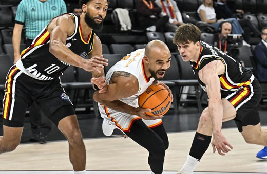 Galatasaray evinde Würzburg'u devirdi