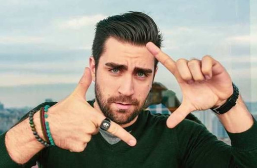 Bornozlu pozu olay yaratmıştı! Çağlar Ertuğrul o paylaşım hakkında konuştu