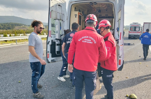 Balıkesir'de kamyonet ve otomobil çarpıştı: 1 kişi öldü, 1 kişi yaralı
