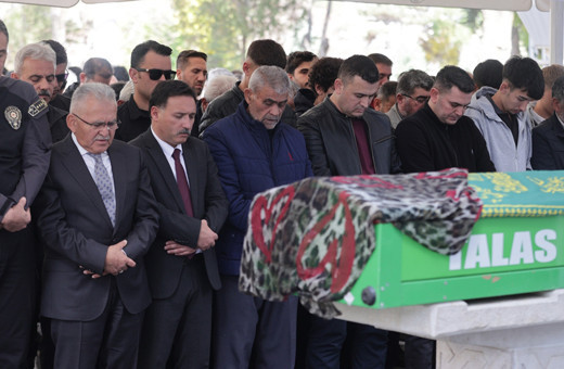 Kayseri'de eski eşi tarafından öldürülen üniversite öğrencisi kadının cenazesi defnedildi