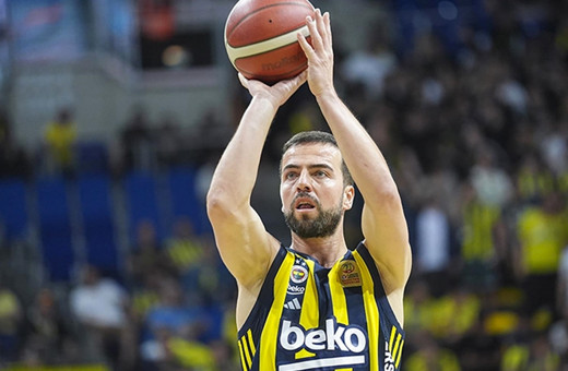 Fenerbahçeli basketbolcu Melih Mahmutoğlu alkollü araç kullanırken yakalandı