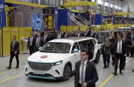 Togg'un limuzin versiyonu şaşırttı! Cumhurbaşkanı Erdoğan binip tesisi gezdi