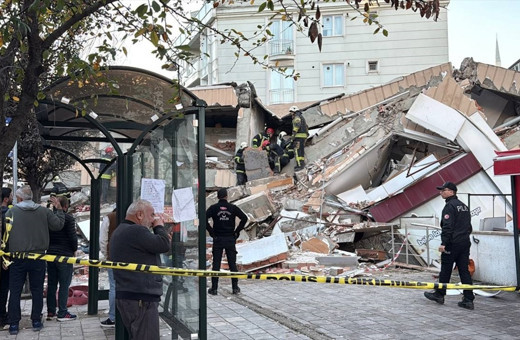 Kocaeli'de yürekler ağza geldi! 6 katlı bina çöktü...