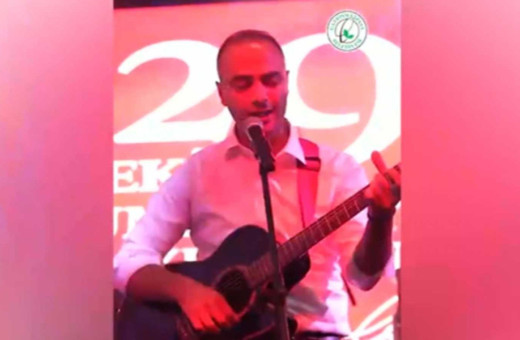 Eray Karadeniz’den Cumhuriyet kutlamalarında gitar performansı