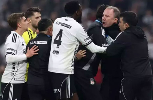 Beşiktaş-Fenerbahçe maçında kartlar havada uçuştu