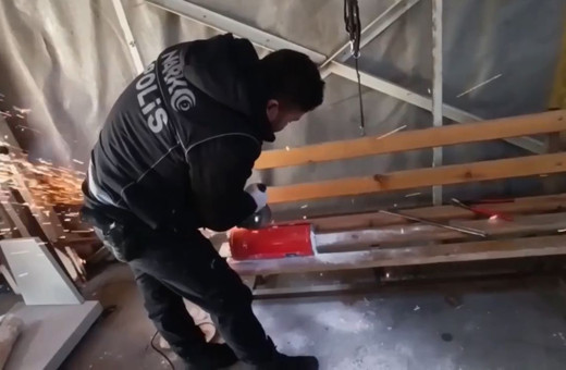 Ağrı'da otobüsteki yangın tüplerinin içinde 8 kilogram uyuşturucu ele geçirildi