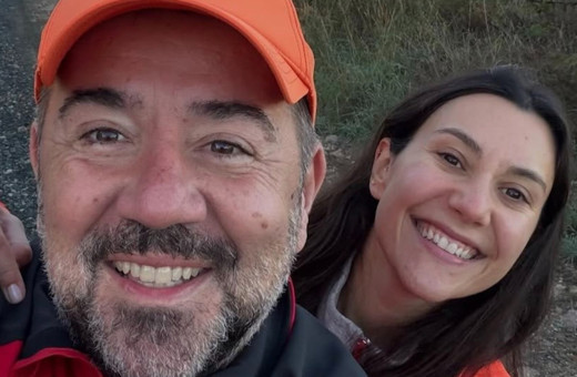 Ata Demirer dolu dizgin aşk yaşıyor! Sevgilisi ile paylaştı...