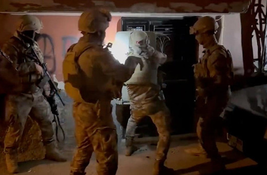 Silah ve mühimmat kaçakçılığına yönelik operasyonlarda 135 şüpheli yakalandı