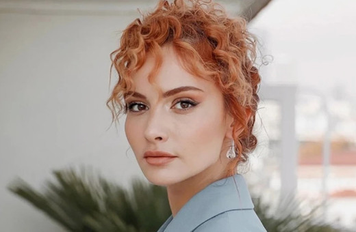 Oyuncu Başak Gümülcinelioğlu doğum yaptı! Bebeğiyle ilk pozu duygulandırdı! Bakın ismi ne oldu...