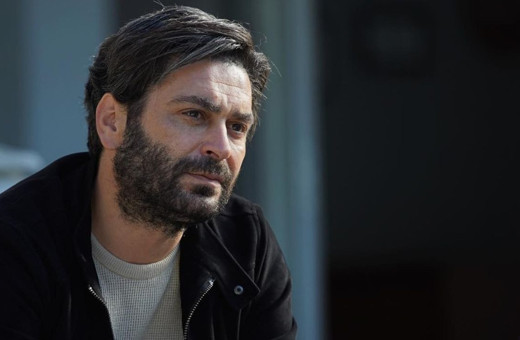 Uzak Şehir'e iki ödül birden! "Yılın Erkeği" ve "Yükselen Yıldız"ı seçildi...