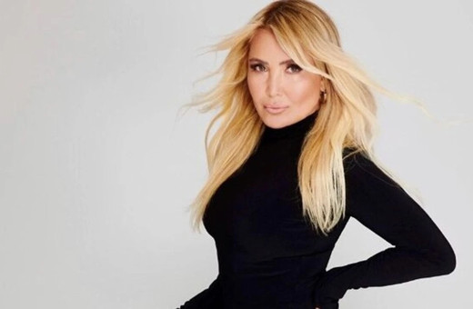 Yonca Evcimik fit görüntüsü ile şaşırttı! Yaşını duyunca inanamayacaksınız...