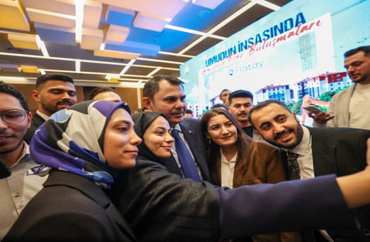 Bakan Kurum, genç mühendis ve mimarlarla Hatay'da asrın inşasını anlattı: ''Ülkemizin sizin gibi mimarlara, mühendislere ihtiyacı var''