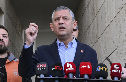 CHP lideri Özel'den 6 gazetecinin ifade vermeye çağrılmasına tepki