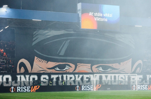 Viktoria Plzen-Fenerbahçe maçında skandal pankart!