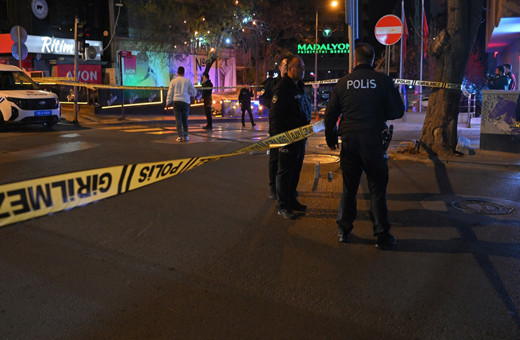 Eğlence mekanının önünde gelip ateş açtı