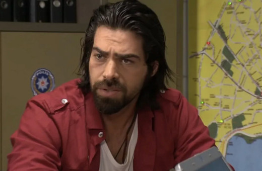 Arka Sokaklar'ın Murat'ı yıllar sonra ortaya çıktı! Oyunculuğu bırakıp maneviyata yönelmişti, son haline yorum yağdı