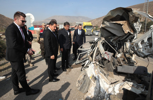 Hatay'da dehşete düşüren kaza! Tır kırmızı ışıktaki araçları biçti
