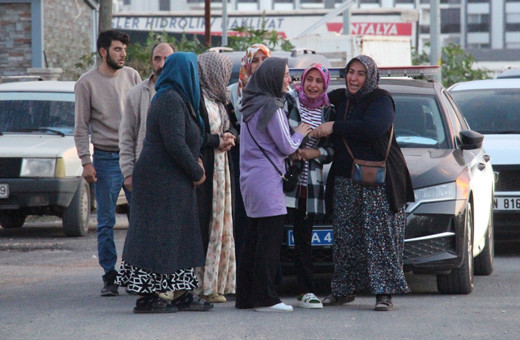 Antalya'da polis memuru eşi ve 2 çocuğunu silahla öldürdü