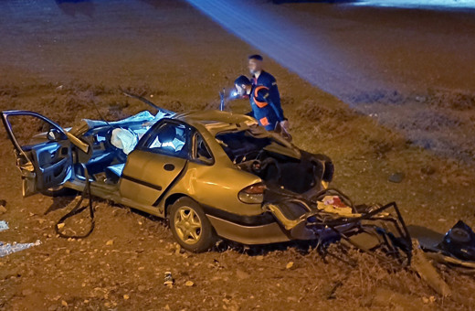 Batman'da tıra arkadan çarpan otomobildeki 2 çocuk öldü