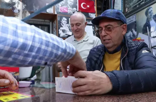 Nimet Abla gişesinde yoğunluk oluştu! Rüyaları süsleyen Milli Piyango biletlerine ilgi büyük