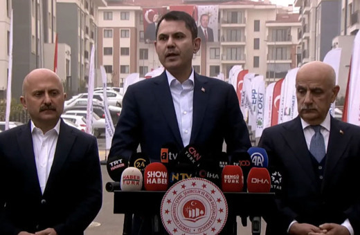 Murat Kurum'dan Özel'e: Deprem bölgesine gelmeden, masa başı siyaset yapıyor