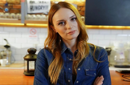 Oyuncu Nilperi Şahinkaya sevgilisiyle yaşadığı romantik anları sosyal medya hesabından paylaştı!