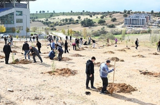 Uşak'ta 6. kattan düşen temizlik işçisi hayatını kaybetti
