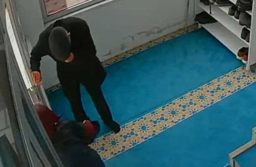 Cuma namazı için gittiği camide kalp krizi geçirdi!