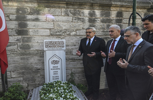 AK Parti Kültür ve Sanat Politikaları Başkanlığından Karakoç ile Varank'ın kabirlerine ziyaret: ''Sezai Karakoç, bir okuldur.''