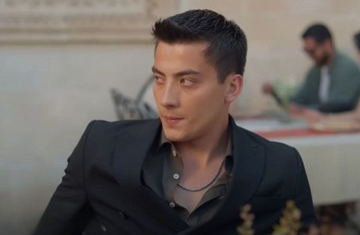 Atakan Özkaya setten rol arkadaşı ile paylaştı! O karelere yorum yağdı...