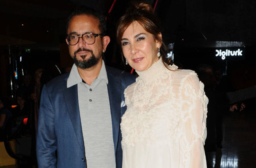 Tüm cemiyet oraya davetliydi! Vuslat Doğan sahnede eski eşi Ali Sabancı'ya herkesin içinde bakın ne söyledi