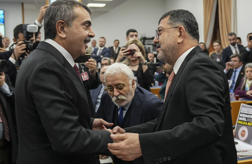 Bütçe görüşmesinde dikkat çeken anlar! Bakan Yusuf Tekin, CHP'li Ağbaba'ya 'sıfır' verdi