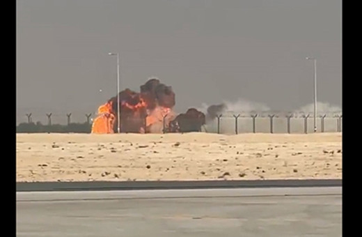 Hindistan'a ait savaş uçağı Dubai Airshow gösterisi sırasında düştü