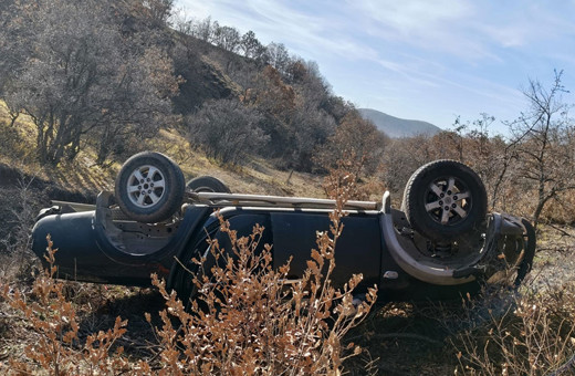 Devrilen pikaptaki öğretmen hayatını kaybetti