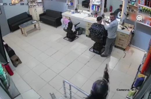 Berber dükkanına silahlı saldırı! Bakan Yerlikaya duyurdu: Gereği yapıldı