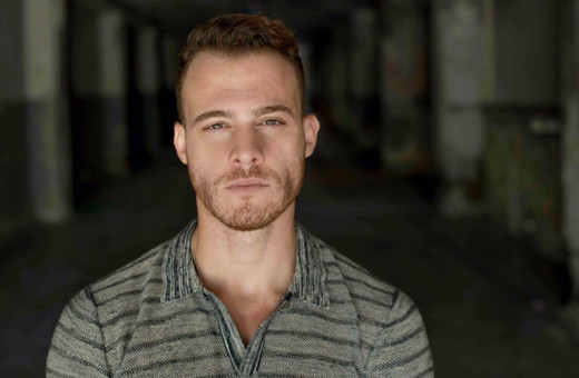 Kerem Bürsin, eski sevgilisinin en yakın arkadaşıyla aşk yaşıyor! O hamlesi her şeyi açık etti