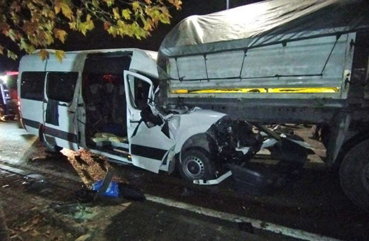 Kocaeli'de işçi servisi ile tır çarpıştı! Yaralılar var