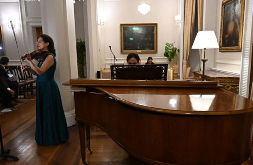 İngiltere'nin Ankara Büyükelçiliği rezidansı, keman virtüözü Madeleine Mitchell'i ağırladı