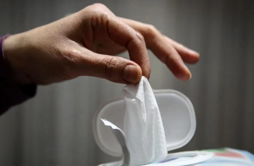 Avrupa'da yasaklandı! Türkiye'de ıslak mendil raflardan kalkıyor mu?